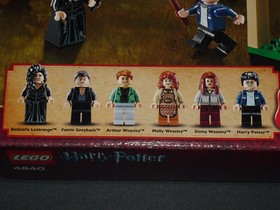 LEGO 4840 Harry Potter The Burrow with Bellatrix, Molly, Ginny, Fenrir + MIB NEW