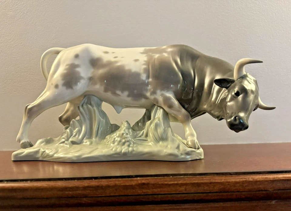 Toro Lladro “MUY RARO” (cabeza abajo) #1062 (2ª marca) ~ Excelente Estado Foto 3 de 4