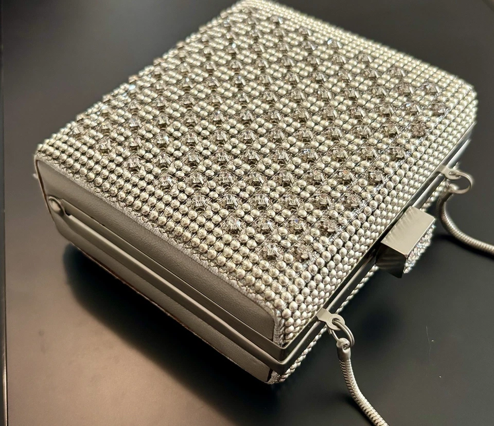 Bolso sin asas de noche Whiting & Davis de cristal plateado - Cartera vintage con cadena Glam Box Foto 3 de 4