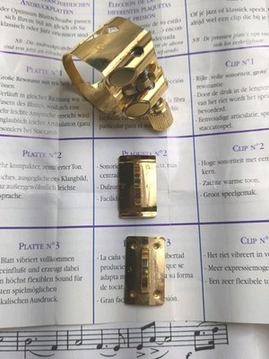 Ligatur Blattschraube Vandoren Optimum 3 indiv. Klangplatten vergoldet Sopransax