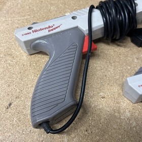 NINTENDO NES ZAPPER LIGHT GUN CONTROLLER OFFICIAL GRAY OEM NES-005