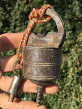 ANTIQUE OLD RARE HANDMADE UNIQUE SHAPE RUSTIC IRON PADLOCK WITH KEY RICH PATINA