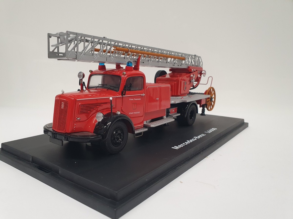 Miniature Schuco 1/43 - Mercedes-Benz L6600 Lowenbrau - Camion Publicitaire