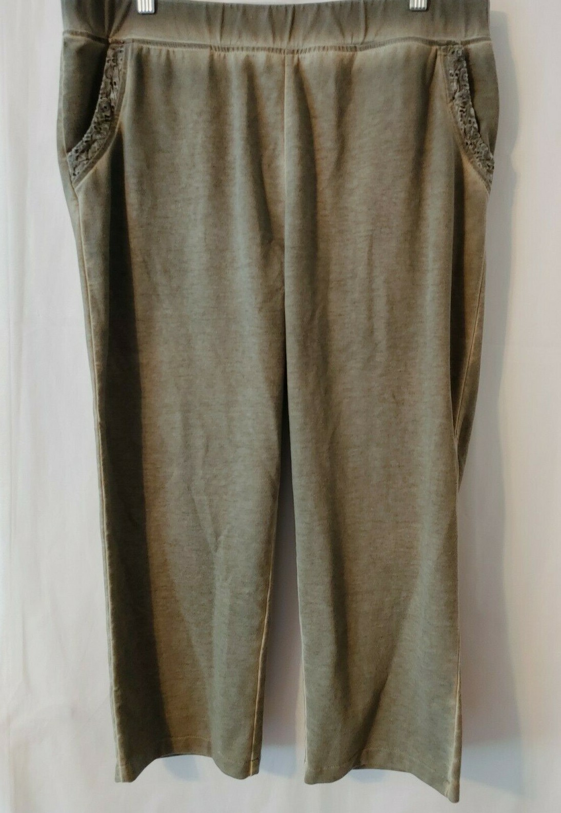 Chico's Zenergy Capri Pants Elastic Waist Eyelet Details Sage Grn Size