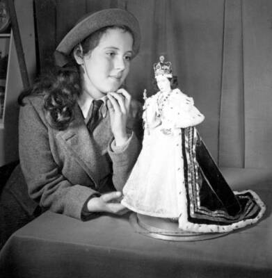 Barbara Pinkerton aged 11 Hampstead London admiring a miniatur- 1953 Old Photo