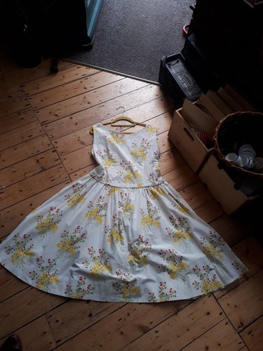 Vintage 1950s Dress Cream with Yellow and Red Flowers - Picture 5 of 6