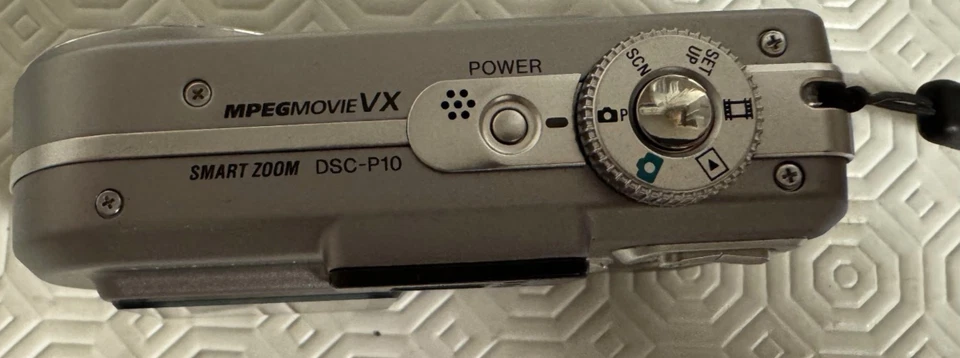 Sony Cyber-shot DSC-P10 5.0MP Digital Camera – Silver – Untested Vintage Compact - Image 4 of 4