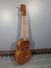 Cuatro Venezolano de Cedro Buzzing, Read Description