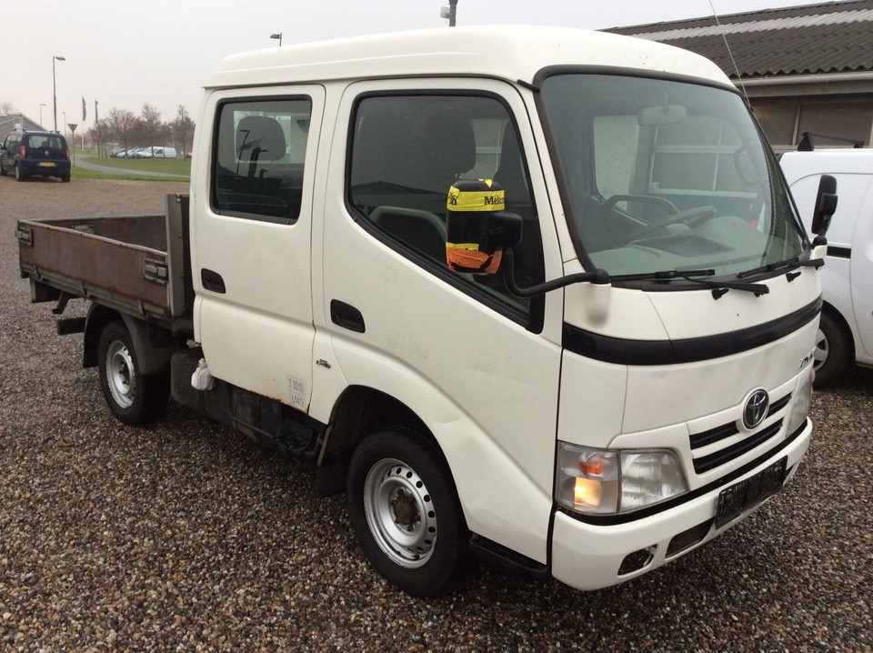 Toyota dyna 100