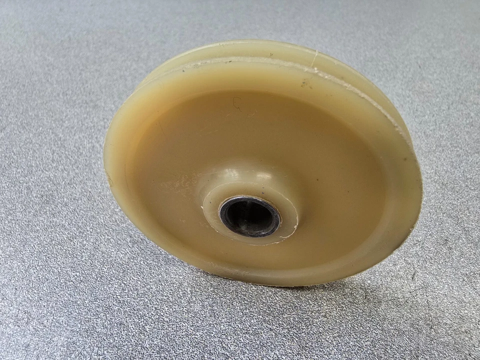 VERY NICE GENUINE PORSCHE 914 914-6 CLUTCH CABLE DEFLECTION ROLLER WHEEL W BUSH - Image 4 of 4