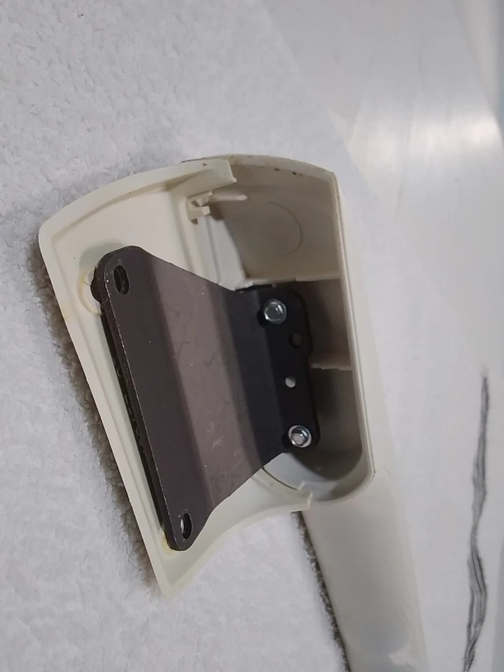 Дверная ручка морозильника холодильника Amana с зажимами PN: 67006460 - Изображение 3 из 4