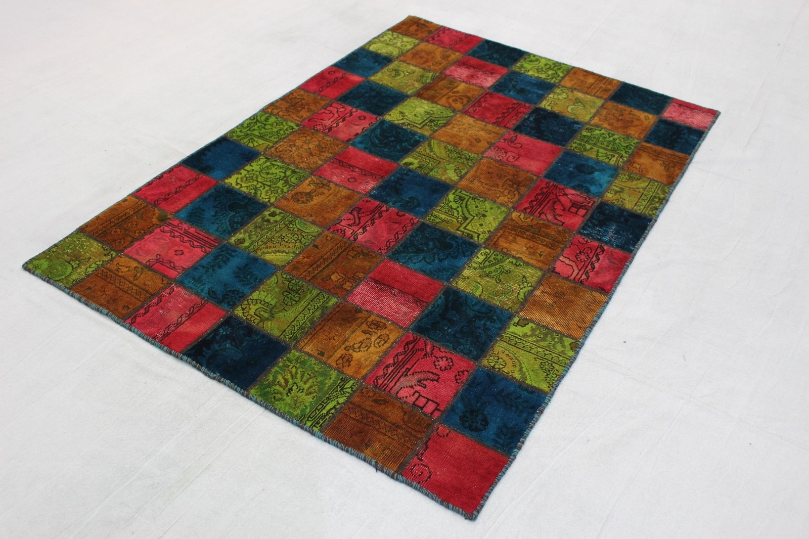 Grand Tapis Patchwork Orient – 200x140 Cm, Rouge/bleu/vert, Noué Main, Look Vintage, Pièce Unique