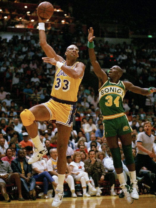 V0679 Kareem Abdul-Jabbar Lakers Sky Hook Shot Retro Decor WALL