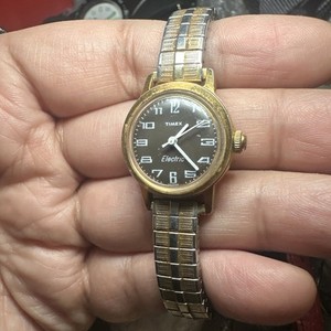 Working VTG Timex Electric Ladies Watch Silver Tone Quartz 22mm Fit 6.5in\