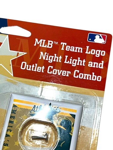 OAKLAND ATHLETICS MLB Team Logo Luce Notturna e Presa Cover Combo Nuovo - Foto 4 di 6