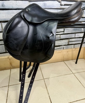 17'' Medium - MW Equipe Synergy Monoflap Springsattel - Schwarz