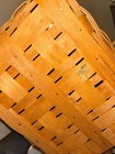 Longaberger 1999 Woven Pie/Picnic Basket w/ Wood Lid & Riser/Stand Plastic Liner — photo 9