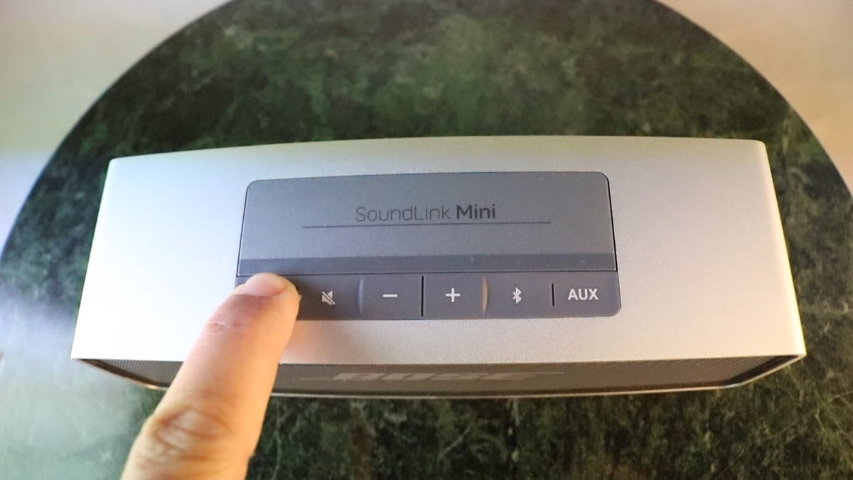 Bose SoundLink Mini - Complete System - Speaker, Charging Cradle