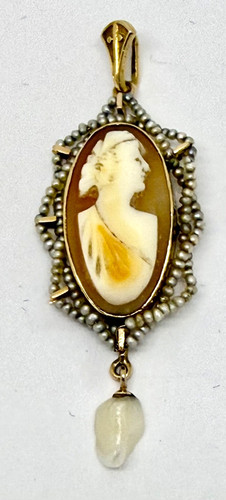 Antique Victorian 9ct Yellow Gold Cameo w/ Seed Pears Pendant