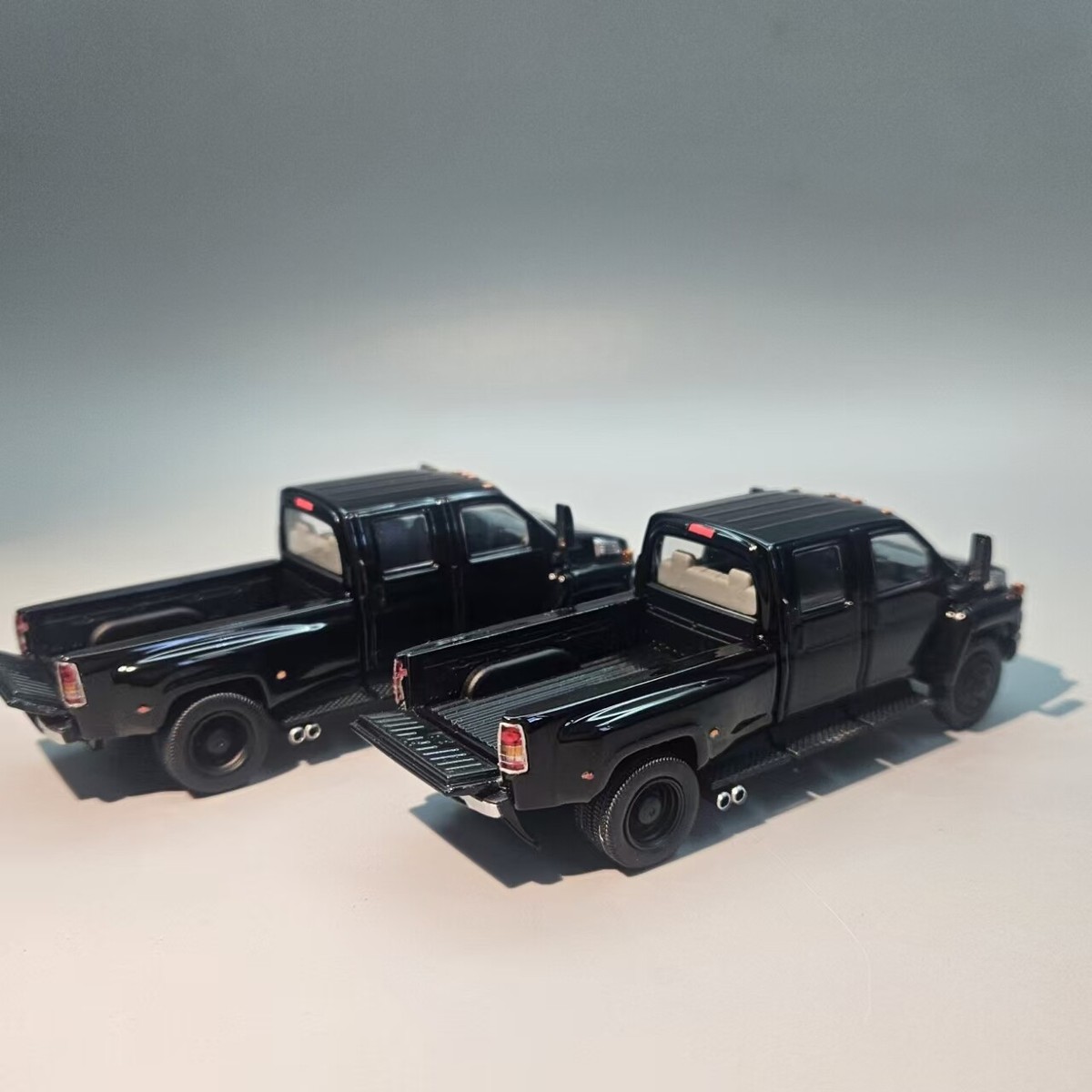 GOC 1/64 Chevrolet Kodiac & GMC Topkick C4500 Pickup Diecast