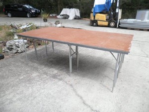 wenger 32 h portable staging stage 4 x 8 platform riser band