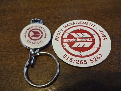 GARBAGE TRUCK CO. WASTE MANAGEMENT OF IOWA NAIL CLIPPER KEY RING & MAGNET