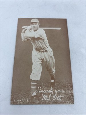 1939-46 Exhibits Salutation Mel Ott New York Giants Postcard Photo Arcade Card