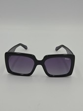Quay Total Vibe 125 Polorized Sunglasses With Case