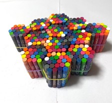 28 crayons, 24 colors 574a43