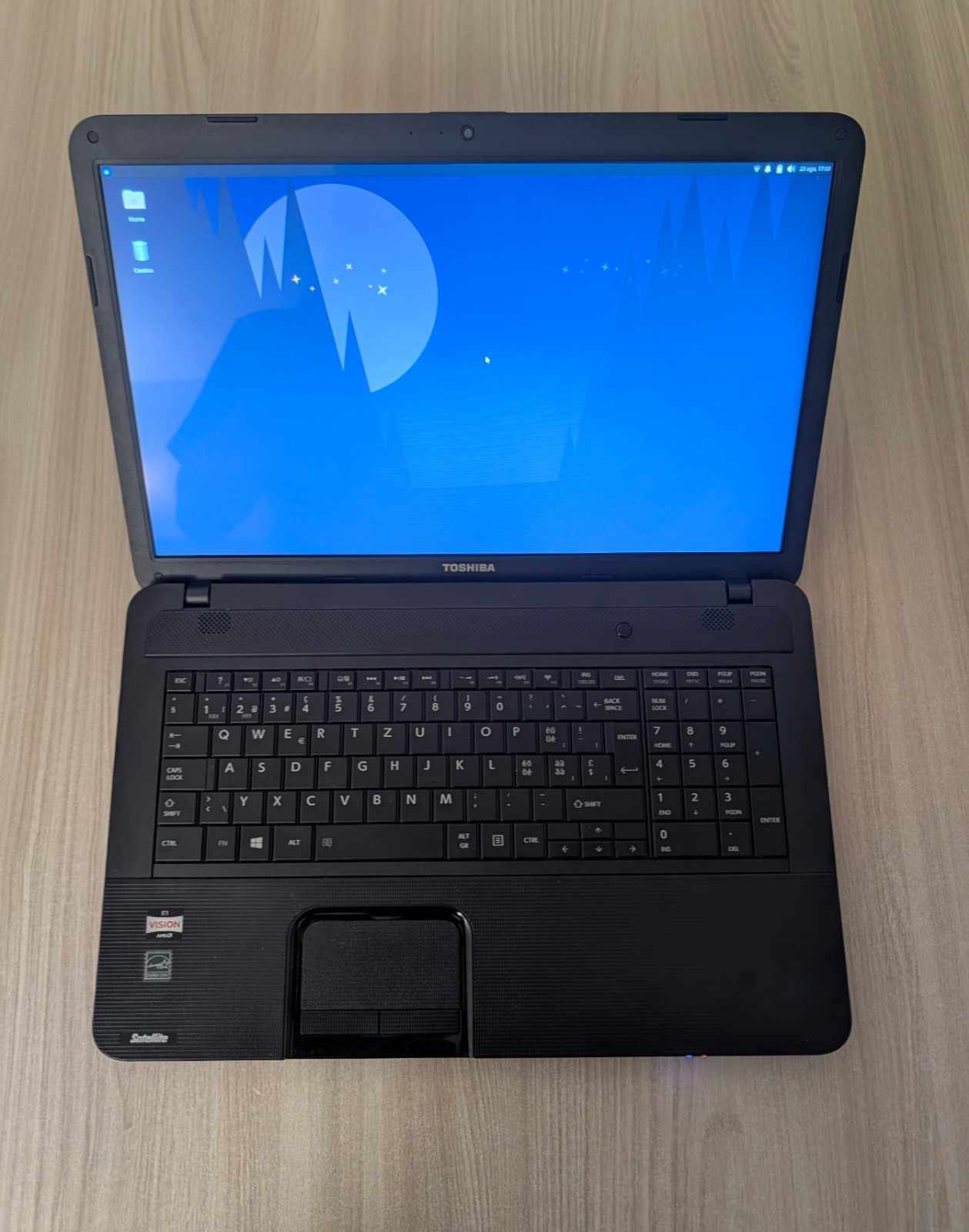 Toshiba 17.3" – Xubuntu Linux + Caricatore
