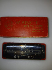Vintage W. KRATT A-440 pitch pipe Made in the US in Original Box