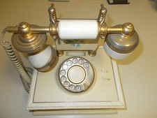 Historyczny telefon z tarczą
