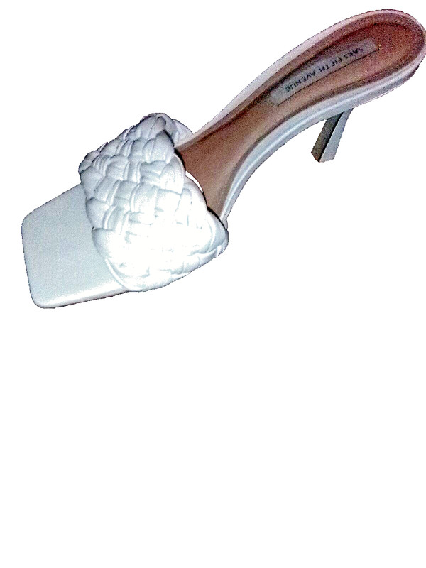 Pre owned Saks fifth avenue leather white heels ,7.5 , white, leather