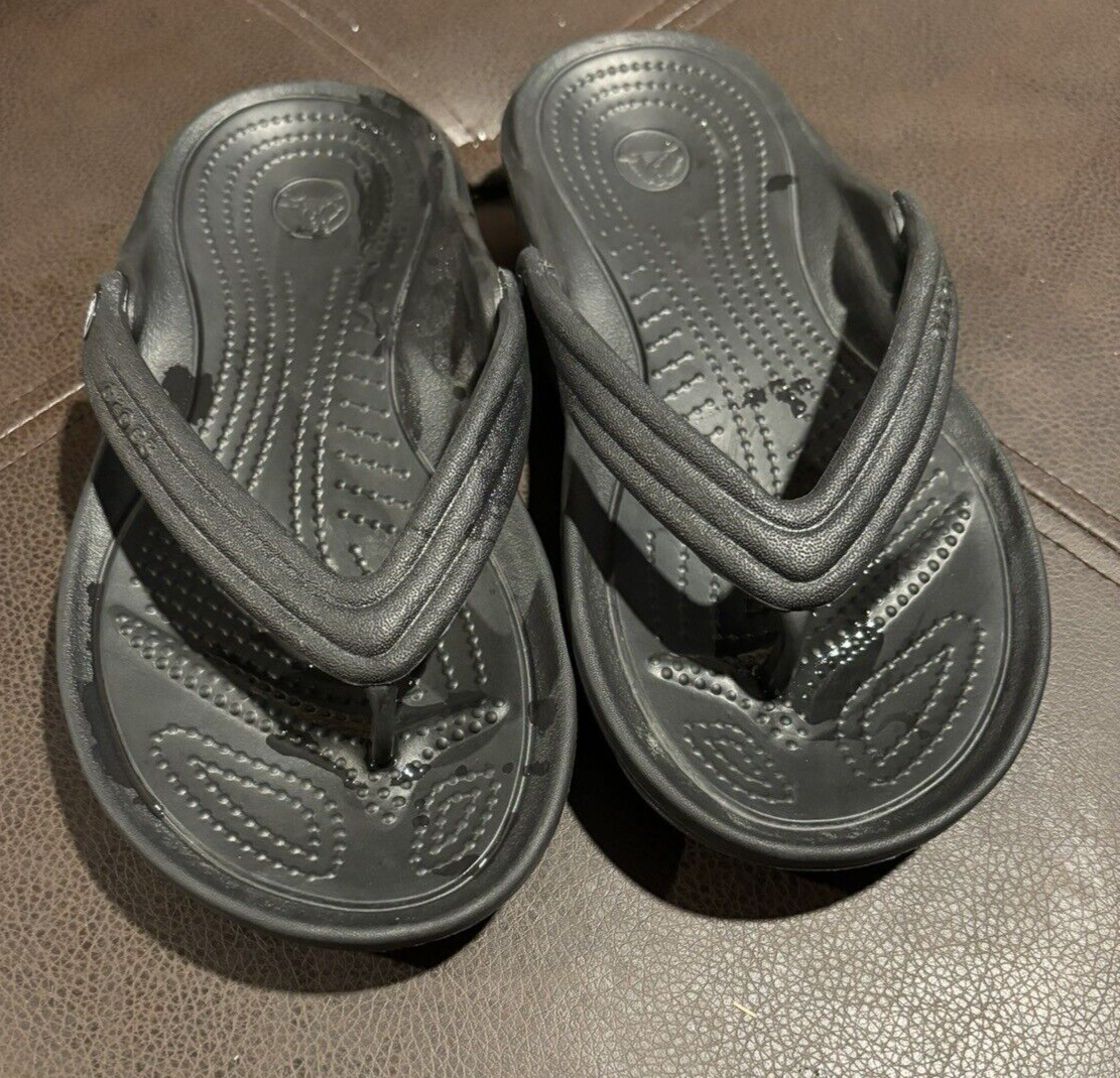 CROCS FLIP FLOPS SANDALS UNISEX Mens size 2 Womens size 4 BLACK-image