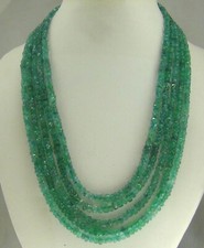 Collana di perle traslucide pietra zambiana smeraldo naturale 373 cts multi fila