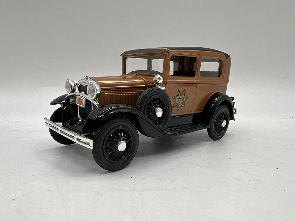 Liberty 经典 1: 25 比例福特模型“A”轿车公路巡逻压铸汽车 — 第 2/4 张图片