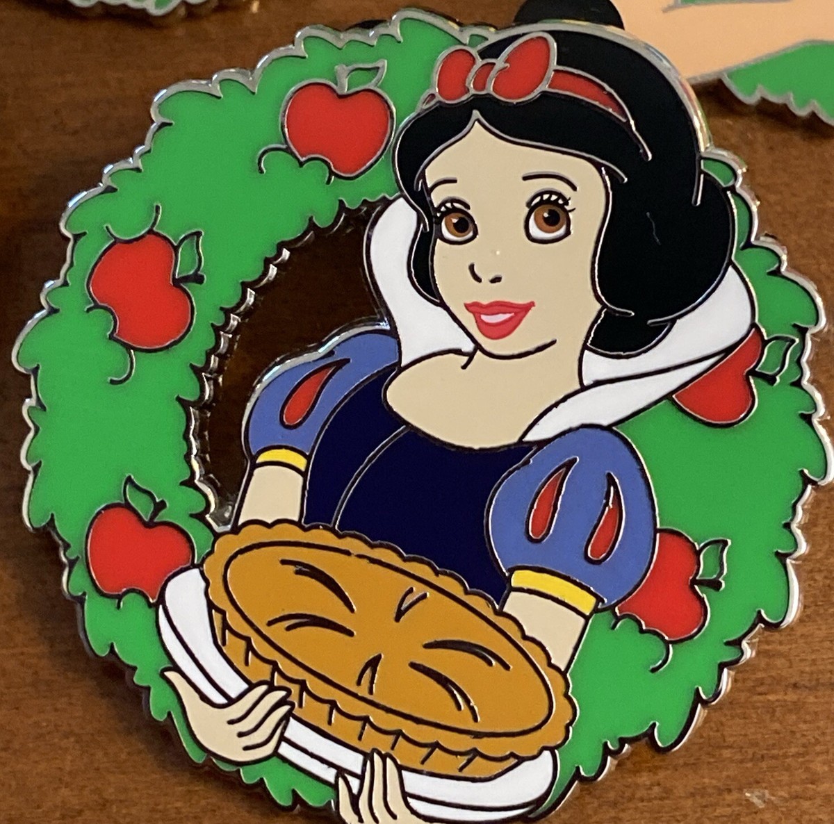 2024 Disney Holiday Wreath Mystery 8 Pin Set Alice Belle Remy