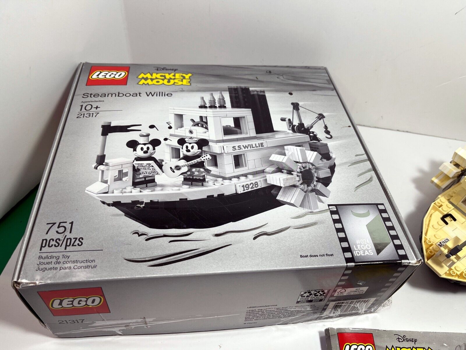 LEGO Ideas (CUUSOO): Disney's Mickey Mouse: Steamboat Willie 21317 see  descript.