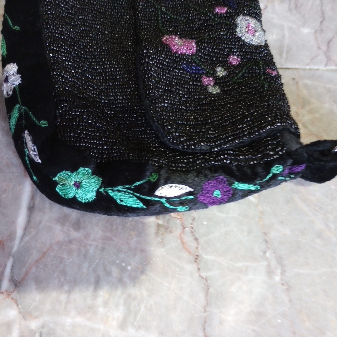 как выглядит Vintage Black Velvet Beaded Handbag with Shoulder Strap Floral Design India, EUC фото
