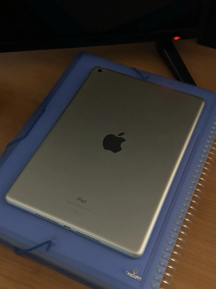 Apple iPad 9.ª Gen. 64GB, Wi-Fi + 5G (Desbloqueado), 10,2" - Plata - Imagen 4 de 4