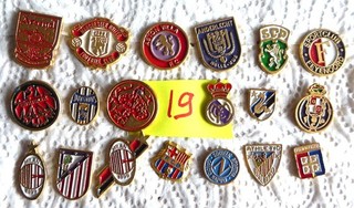 Lot de pin's sport foot football clubs étrangers divers 4