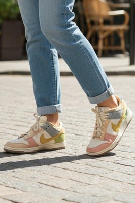 Size 9 - Nike Dunk Low SE Sun Club W - DQ0265-100