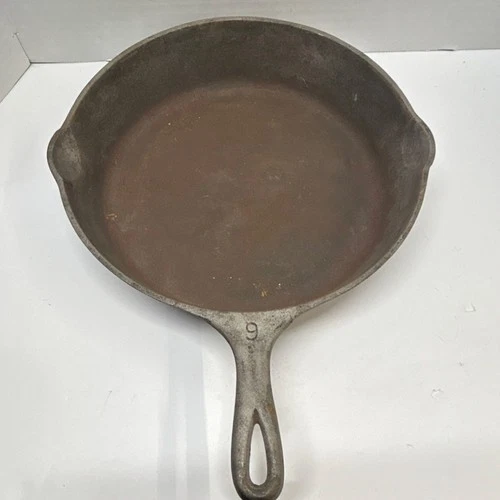 Wagner Ware Cast Iron Frying Pan 1059A Size 9 Vintage Long Handle Brown