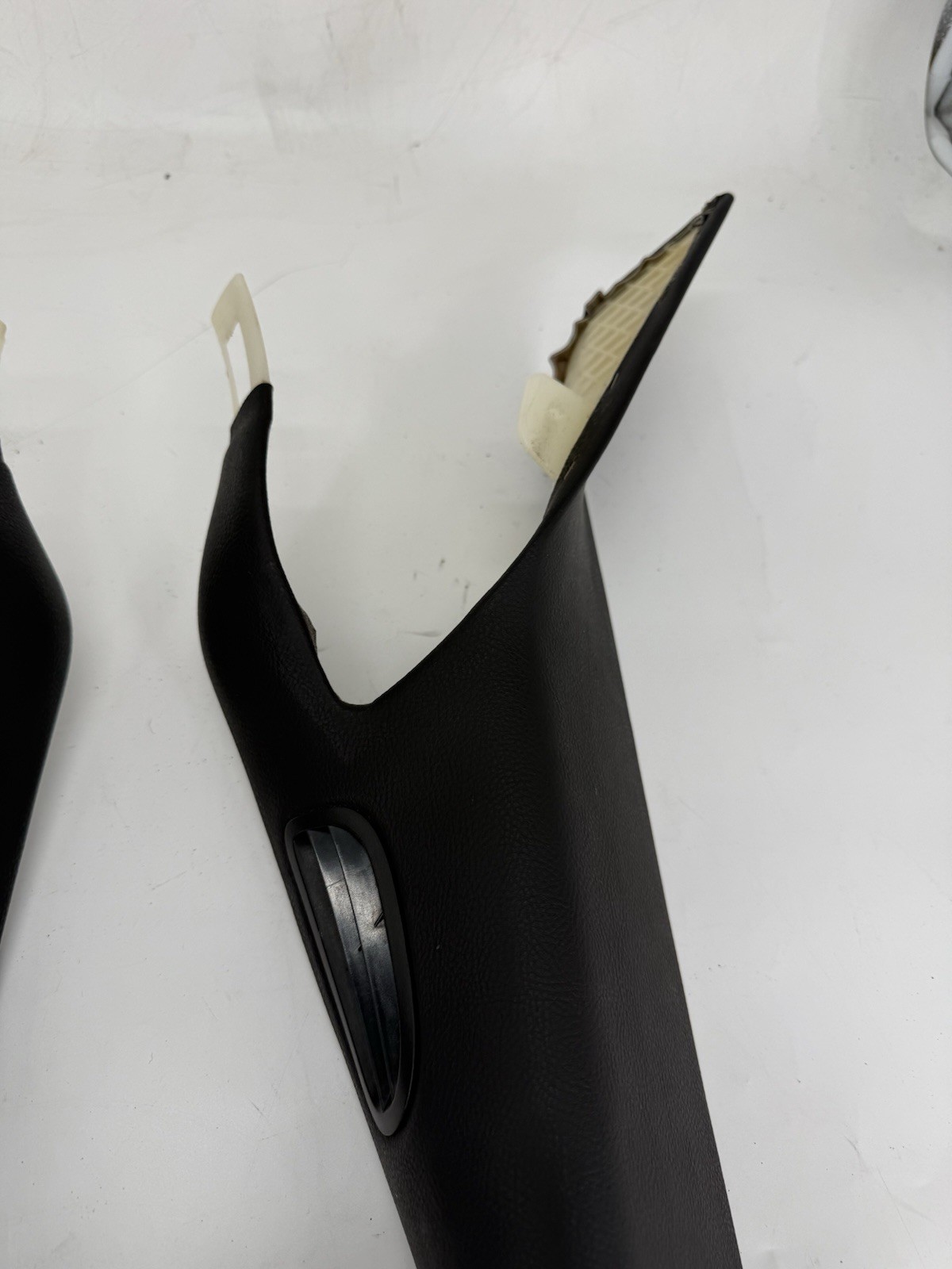 05-13 CHEVROLET CORVETTE C6 FRONT LEFT RIGHT WINDSHIELD PILLAR TRIM SET BLACK OE