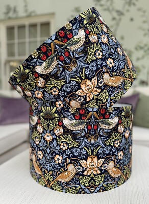 William Morris Lampenschirm Strawberry Thief Indigo Stoff Blumen Vögel Lampenschirm