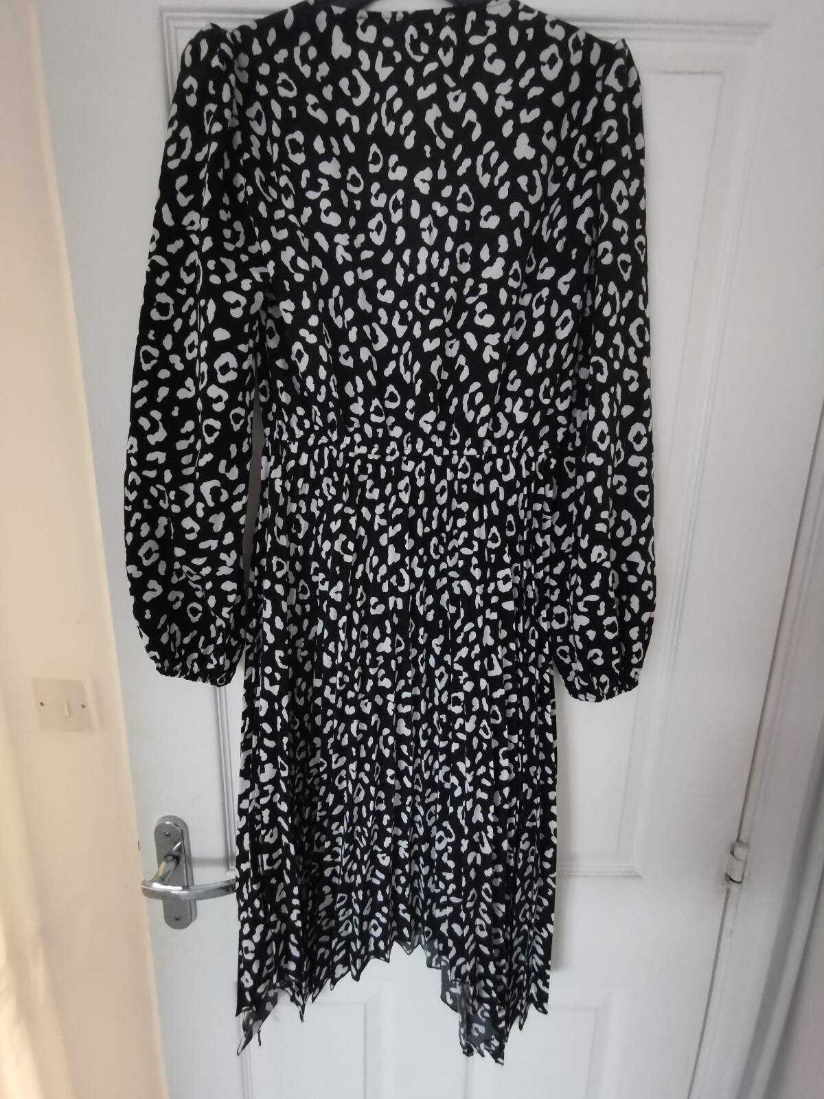 BNWT Lipsy Monochrome Pleated Dress was £48 size 6 eBay
