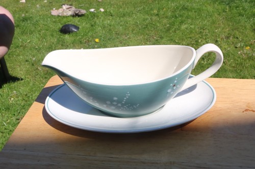 (1131) Royal Doulton Spindrift Gravy Boat and Saucer. Free P&P in UK - Picture 3 of 10