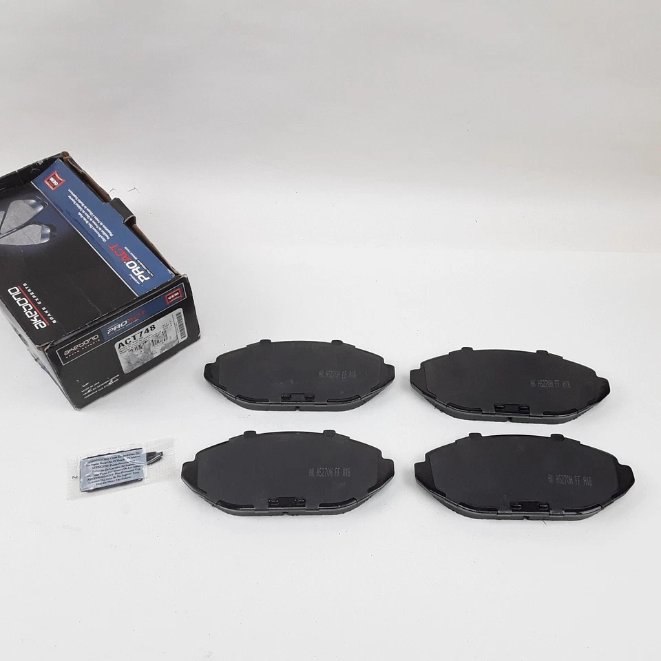 Akebono ACT748 Front Disc Brake Pad Set Fits Lincoln Mercury Ford 1998-2002 - Image 3 of 4