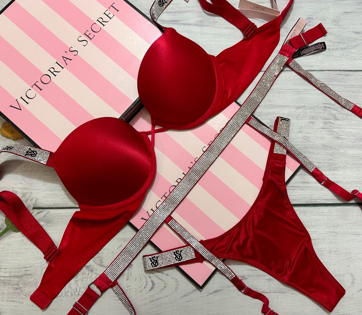 Victoria's Secret Shine Strap Bombshell Smooth Push-Up Bra