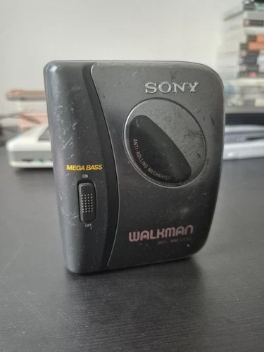 Retro VINTAGE SONY WALKMAN CASSETTE PLAYER WM-EX152, Works very well